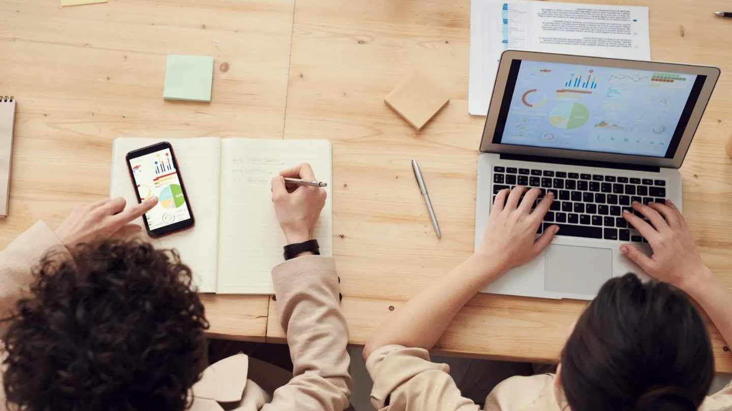 team alle prese con il trasferimento dati su CRM