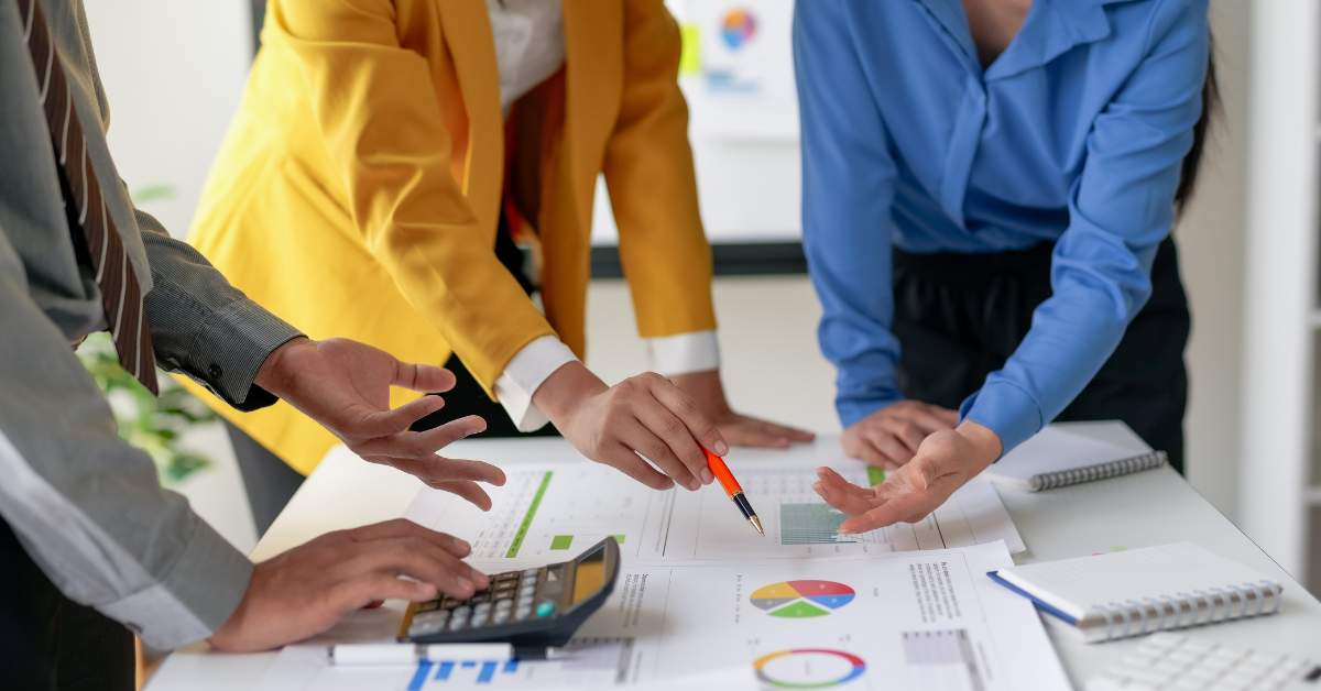 team di marketer e sales che stanno collaborando
